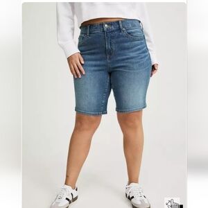 Torrid Perfect High Rise Bermuda Medium Wash Shorts 20